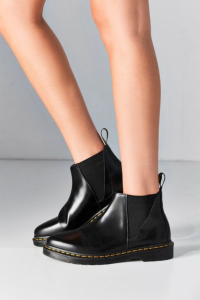 DR. MARTENS - Urban Outfitters