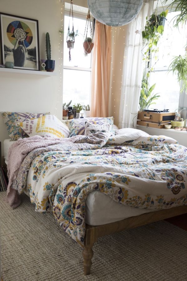 Nessa Floral Medallion Comforter | Urban Outfitters