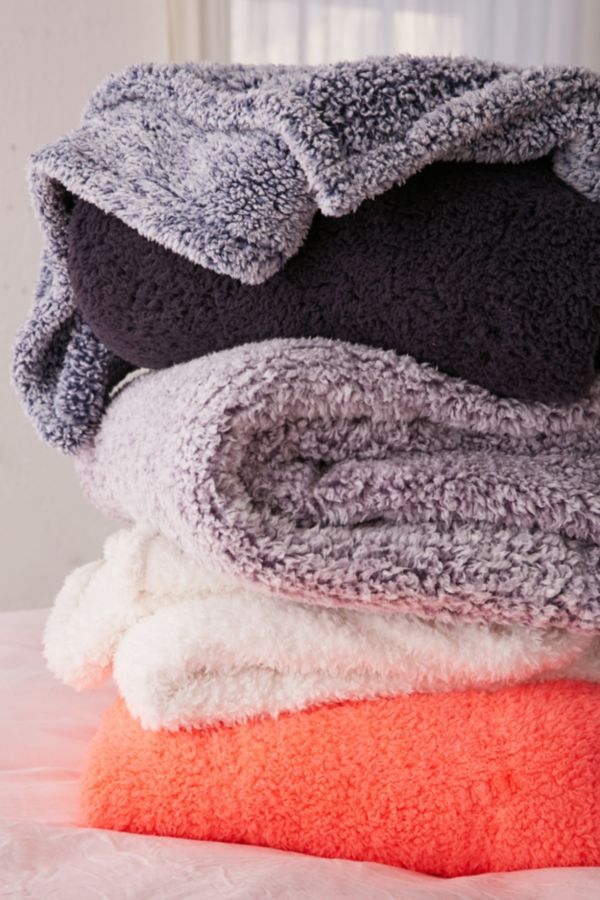 Amped Fleece Throw Blanket | Urban Outfitters