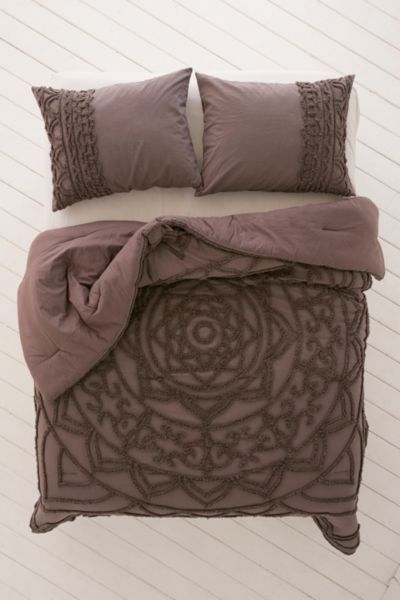 Chloe Tufted Medallion Comforter