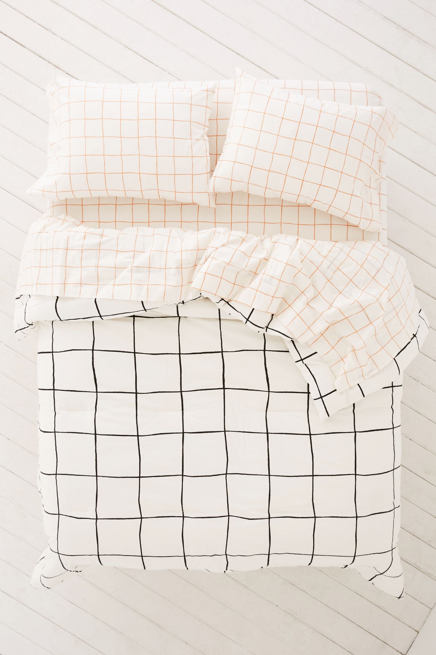 Wonky Grid Comforter Snooze Set | Urban Outfitters