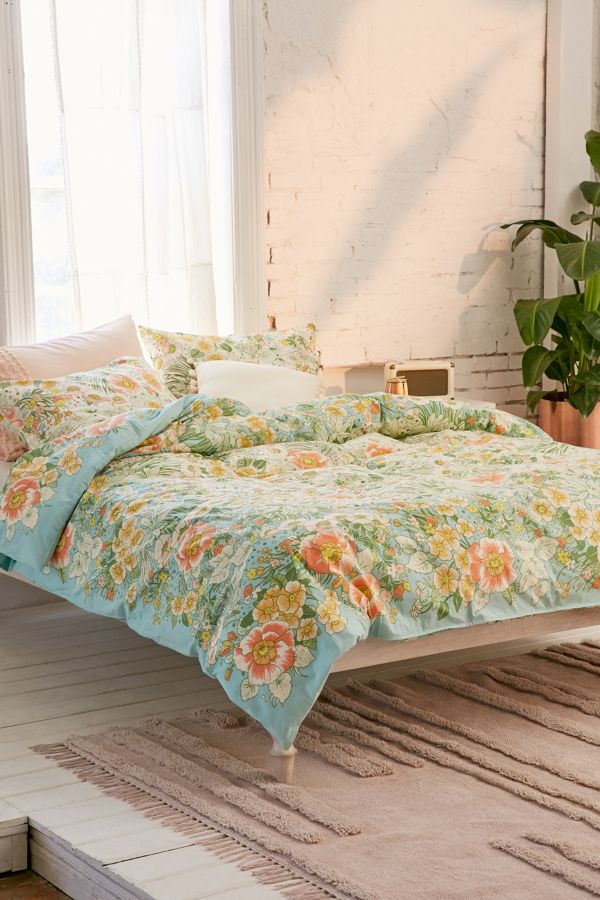 Slide View: 1: Lovise Floral Scarf Duvet Cover