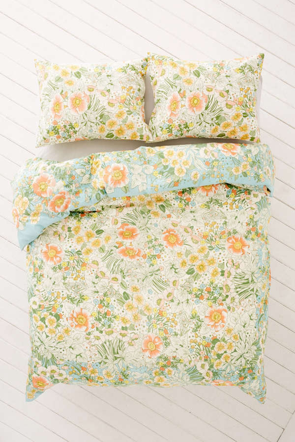 Slide View: 2: Lovise Floral Scarf Duvet Cover
