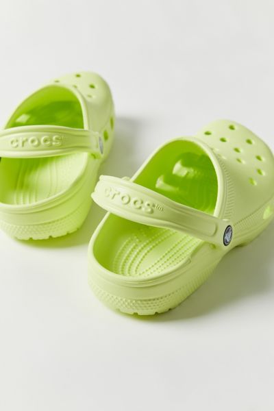 Crocs Classic Clog In Lime