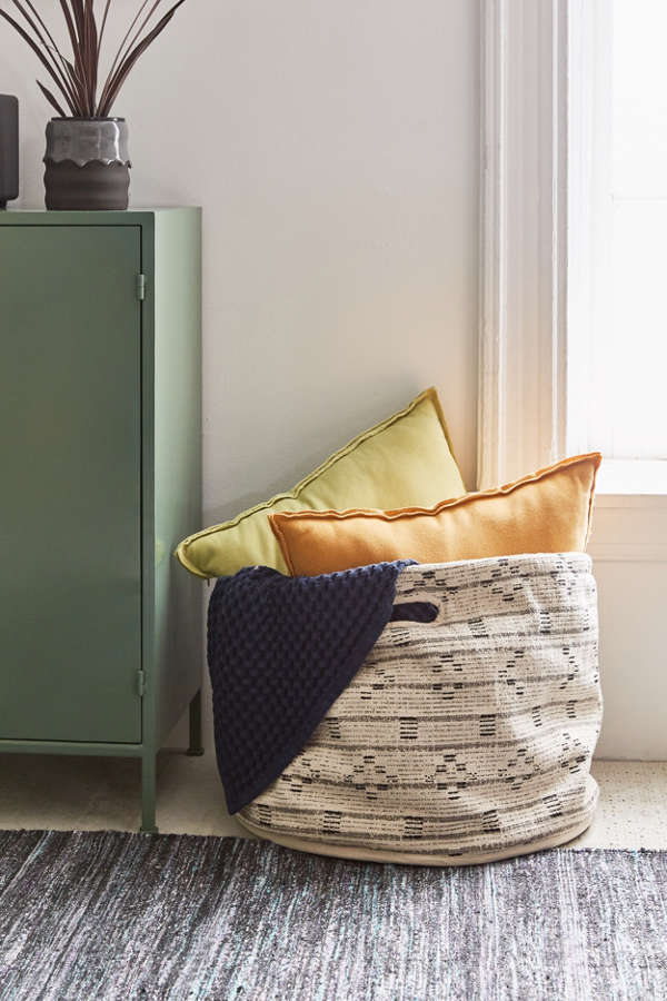 Slide View: 1: Cayler Geo Hamper