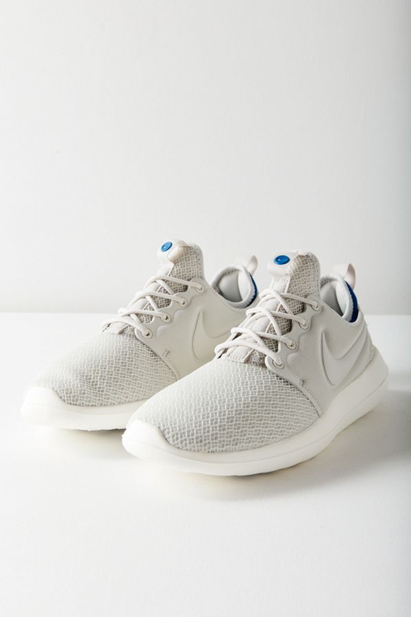 roshe two sneaker