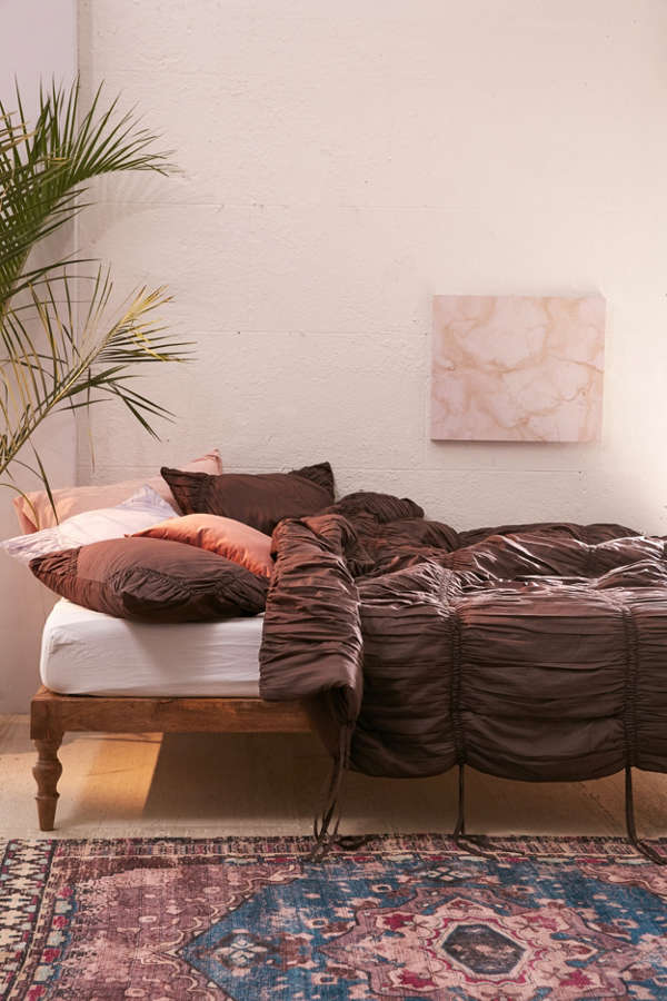 Slide View: 1: Rita Ruffle Comforter