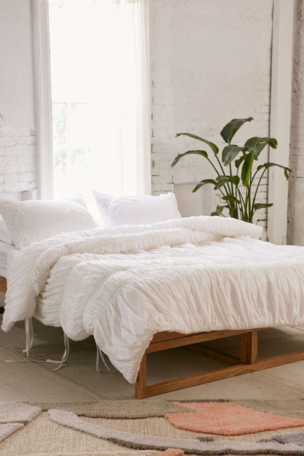 Slide View: 1: Rita Ruffle Comforter
