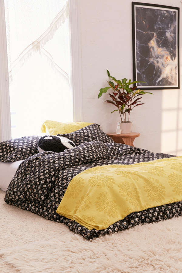 Slide View: 3: Ditsy Daisy Duvet Cover
