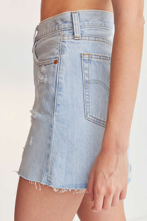 Levi’s Deconstructed Denim Mini Skirt | Urban Outfitters