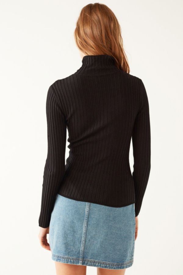 Silence + Noise Macy Ribbed Knit Turtleneck Sweater | Urban Outfitters