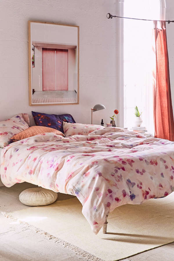 Slide View: 1: Allover Petals Duvet Cover