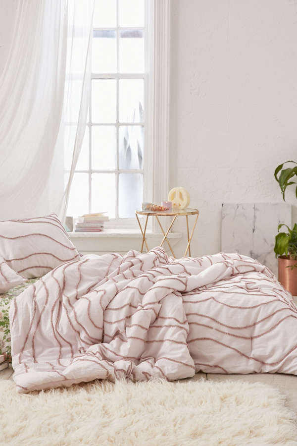 Slide View: 1: Margot Tufted Floral Comforter