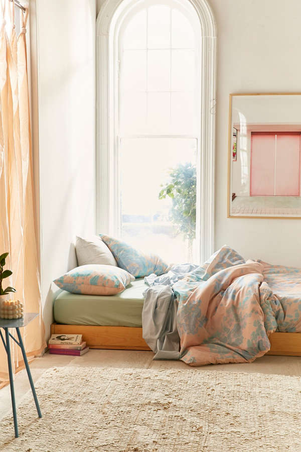 Slide View: 1: Concrete Cat X UO Marble Duvet Cover