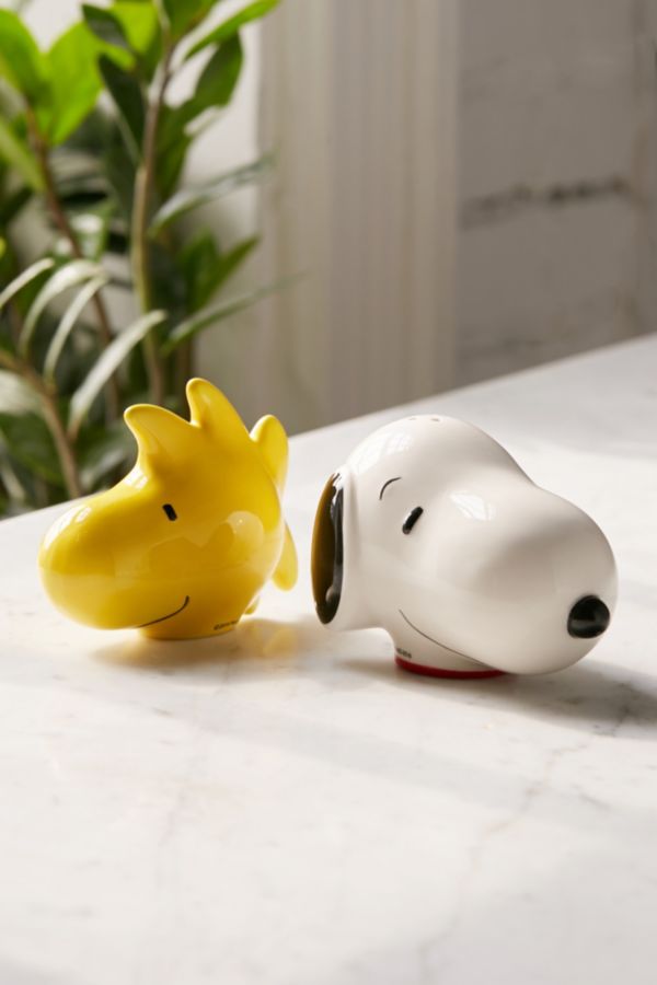 Peanuts salt and pepper set