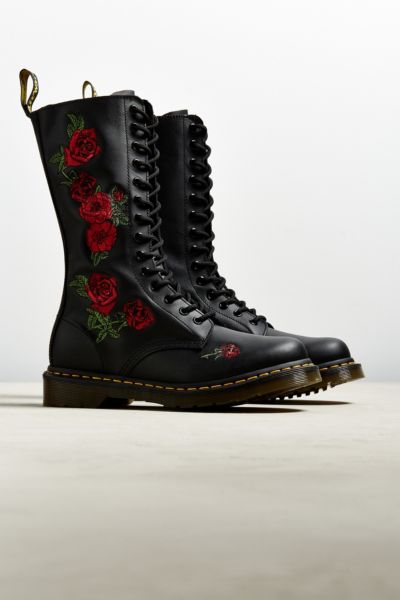 Dr. Martens Vonda Rose Boot | Urban Outfitters