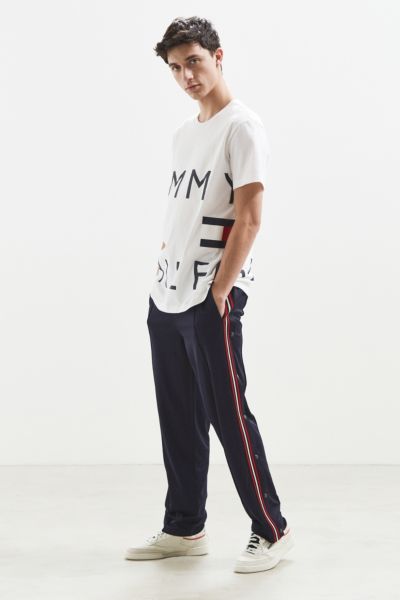 tommy hilfiger t shirt urban outfitters