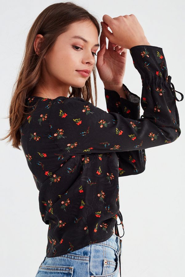 UO Deep V Cinched Floral Shirt | Urban Outfitters