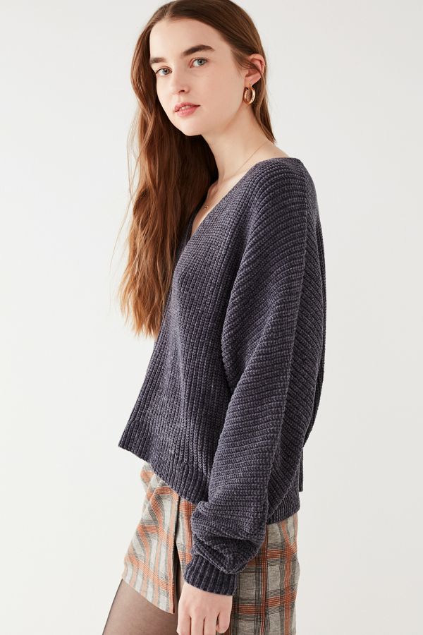 UO Oversized Chenille V-Neck Sweater | Urban Outfitters
