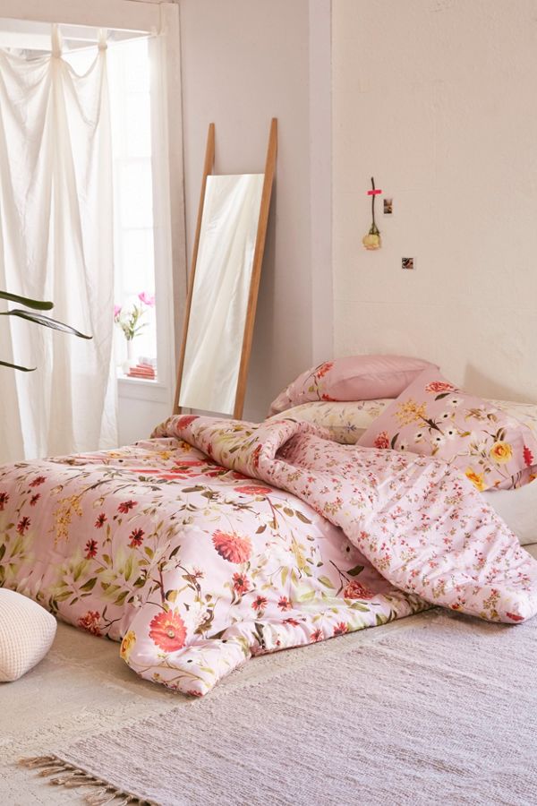 Slide View: 3: Daniella Floral Comforter