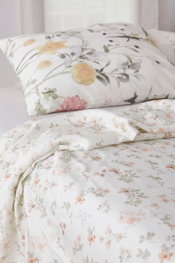 Slide View: 3: Daniella Floral Sheet Set