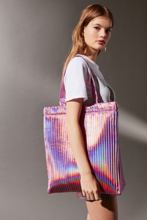 Pink pleated tote bag