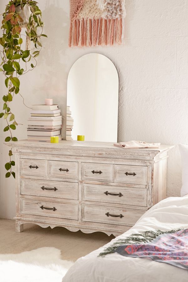 Slide View: 1: Padma 8-Drawer Dresser
