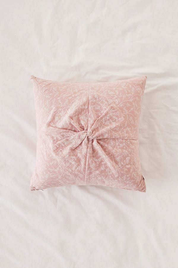 Slide View: 1: Nu Twist Printed Throw Pillow
