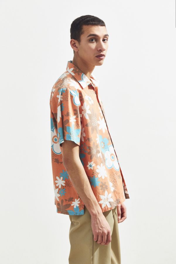 Chums Aloha Floral Short Sleeve Button-Down Shirt | Urban Outfitters