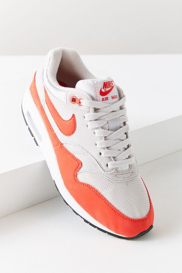 nike air max with strap