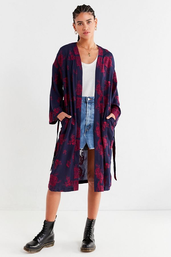 UO Embroidered Floral Kimono | Urban Outfitters