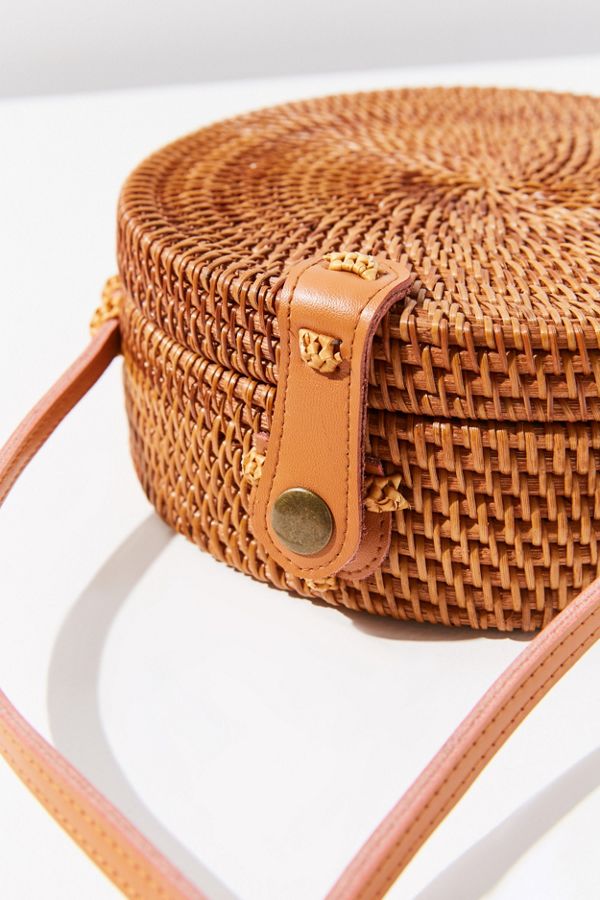 Circle Straw Crossbody Bag | Urban Outfitters