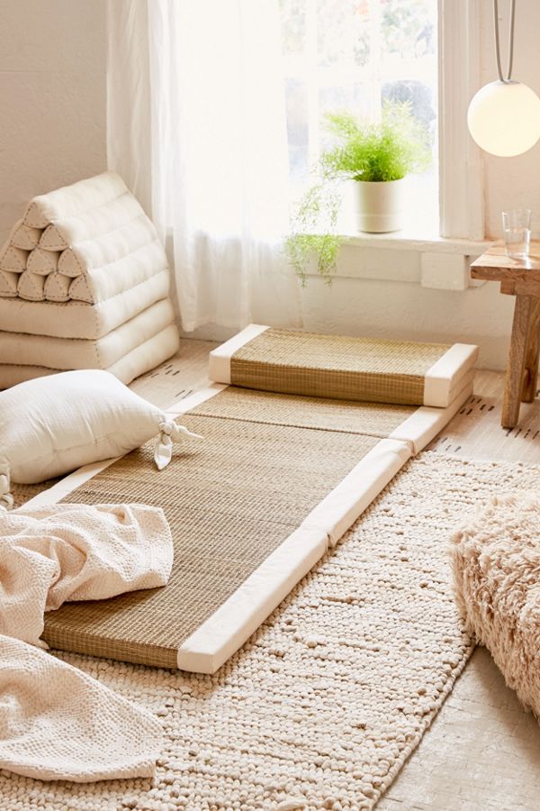 Slide View: 1: Folding Straw Meditation Mat