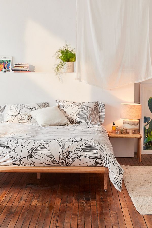 Slide View: 3: Magnolia Lines Duvet Cover