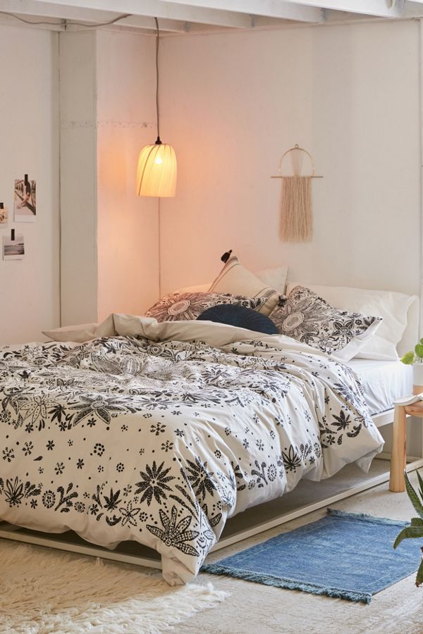Slide View: 2: Iona Daisy Duvet Cover