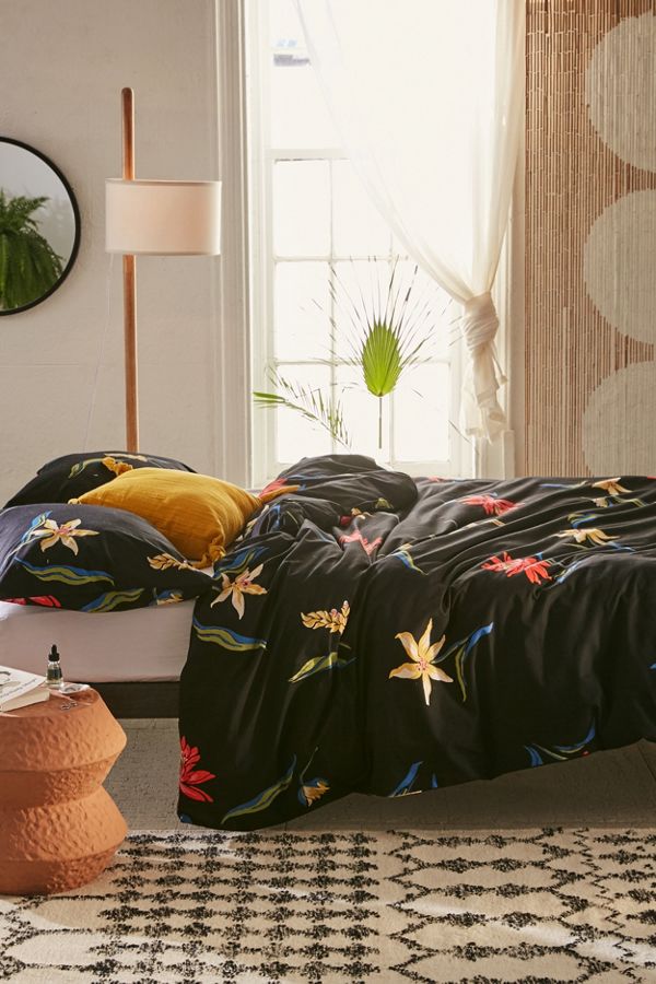 Slide View: 1: Tossed Tropical Duvet Cover