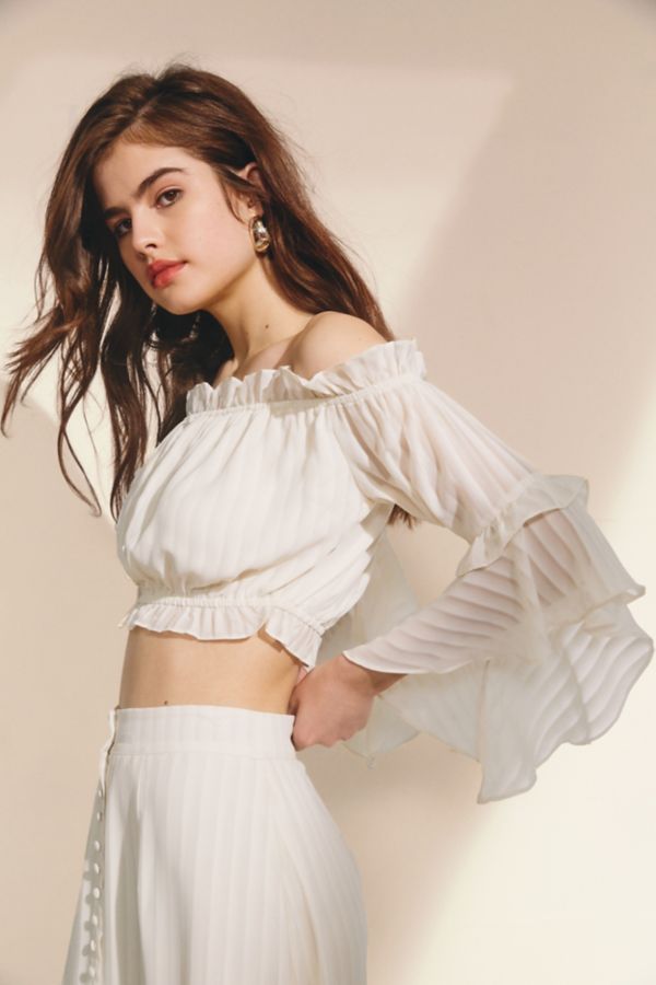 UO Off-The-Shoulder Ruffle Cropped Top | Urban Outfitters
