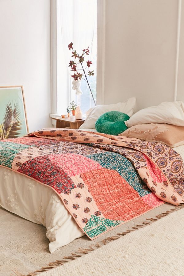 Slide View: 1: Sella Patchwork Quilt