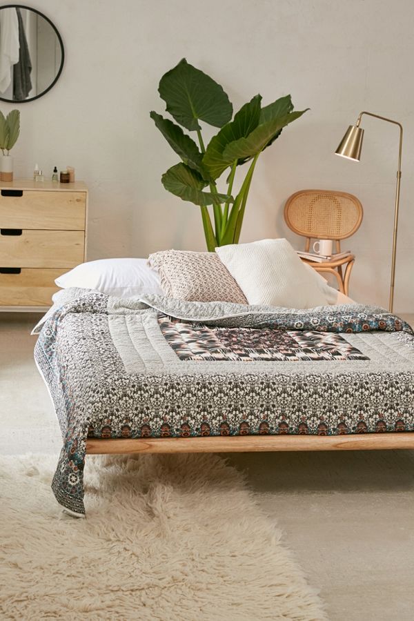 Slide View: 1: Verona Patterned Quilt