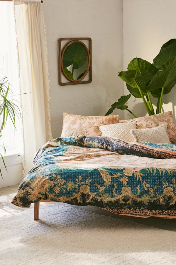 Slide View: 1: Arden Scarf Medallion Duvet Cover