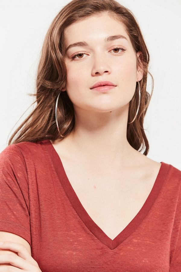 Slide View: 4: UO The Mom V-Neck Tee