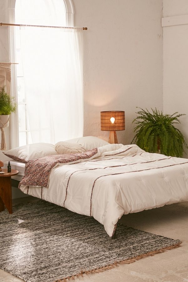 Slide View: 1: Tacoma Ditsy Floral Comforter