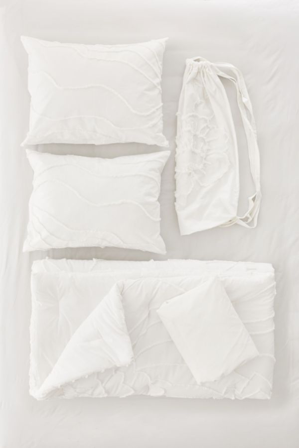 Margot Tufted Floral Comforter Snooze Set | Urban Outfitters