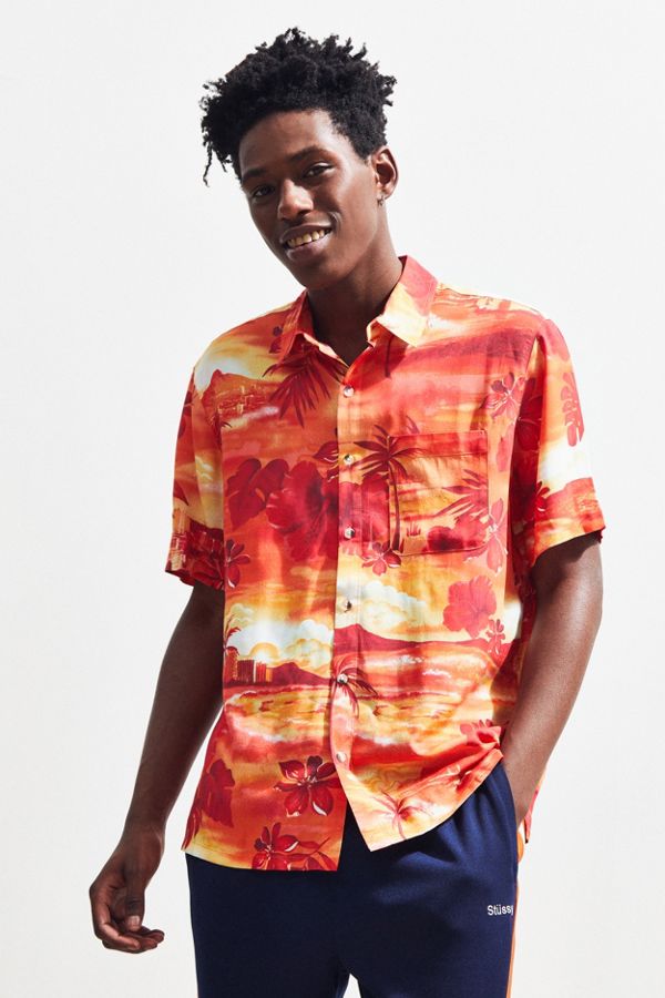 UO Beachy Hibiscus Short Sleeve Button-Down Shirt | Urban Outfitters