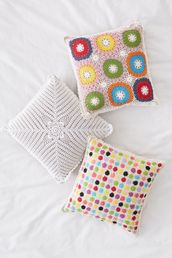 Slide View: 5: Crochet Throw Pillow