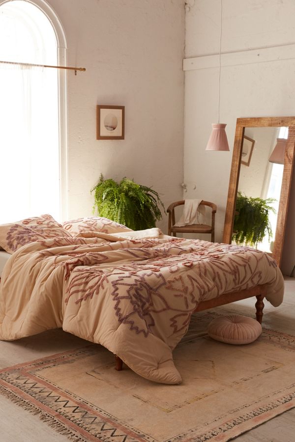 Slide View: 1: Lucilla Tufted Floral Comforter