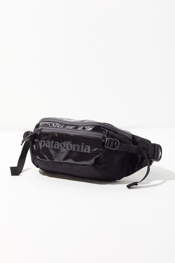 Patagonia Black Hole Belt Bag | Urban Outfitters