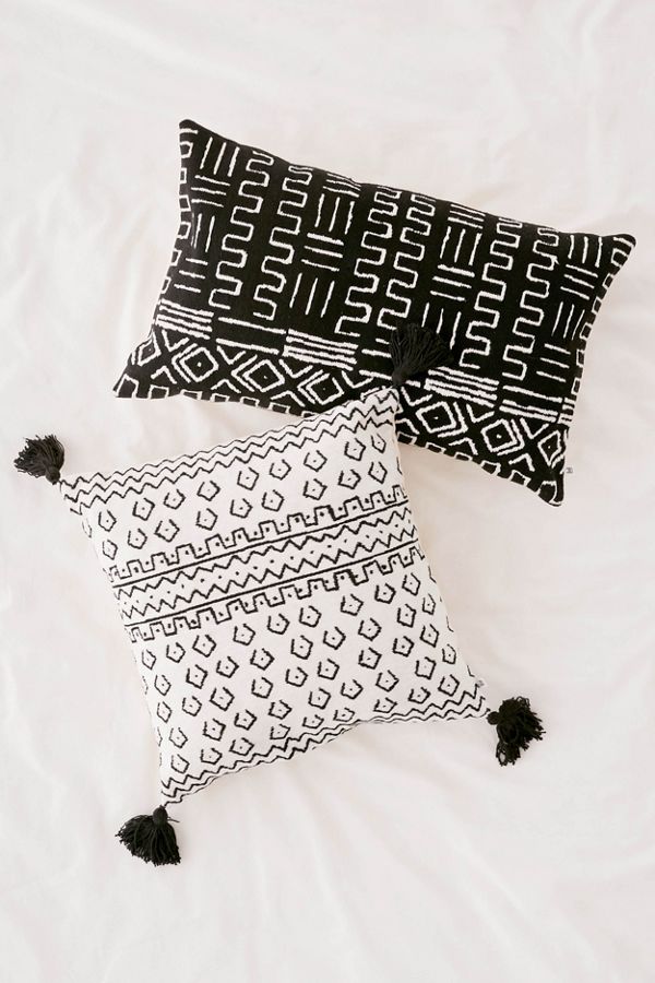 Slide View: 3: Etra Tassel Throw Pillow