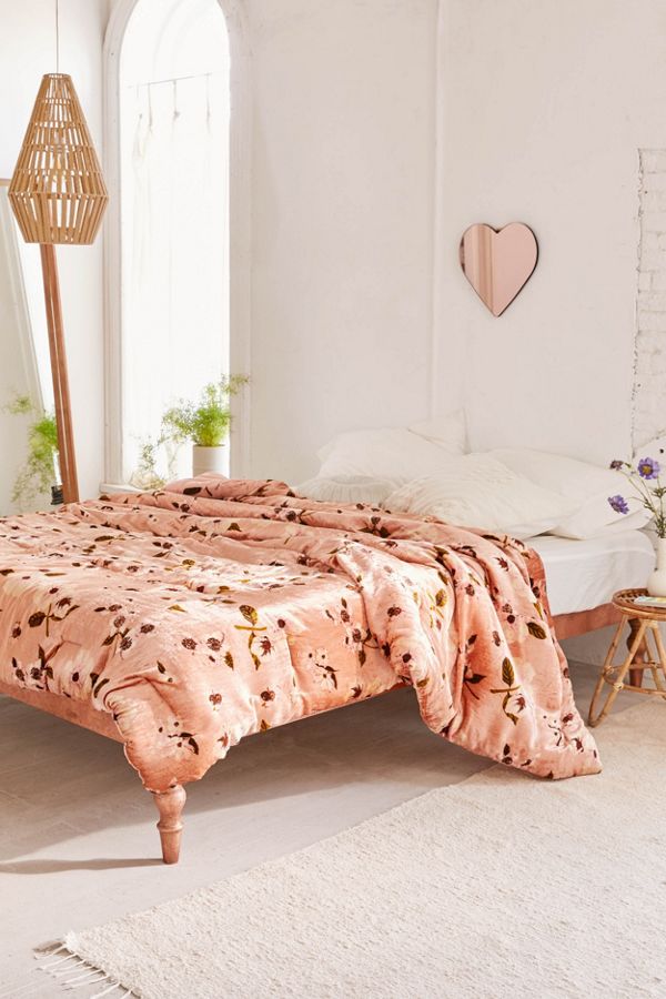 Slide View: 1: Sierra Floral Velvet Comforter