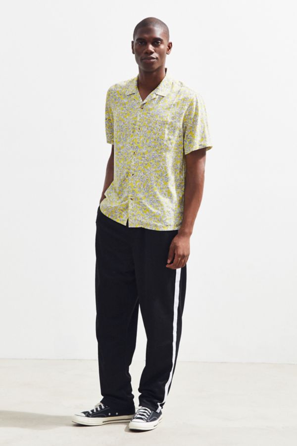 UO Geo Rayon Short Sleeve Button-Down Shirt | Urban Outfitters